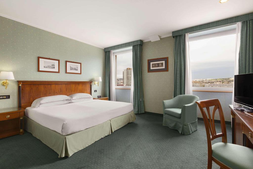 Ramada Naples - Afbeelding 2