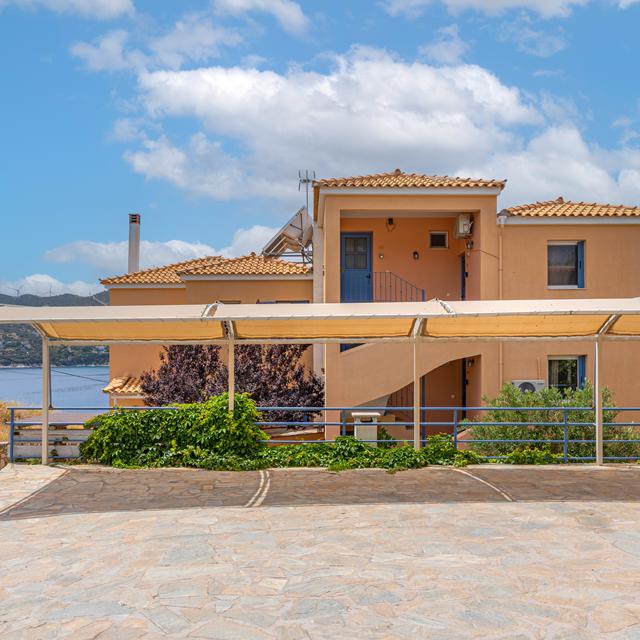 Niovi Seaview Apartments - Afbeelding 3