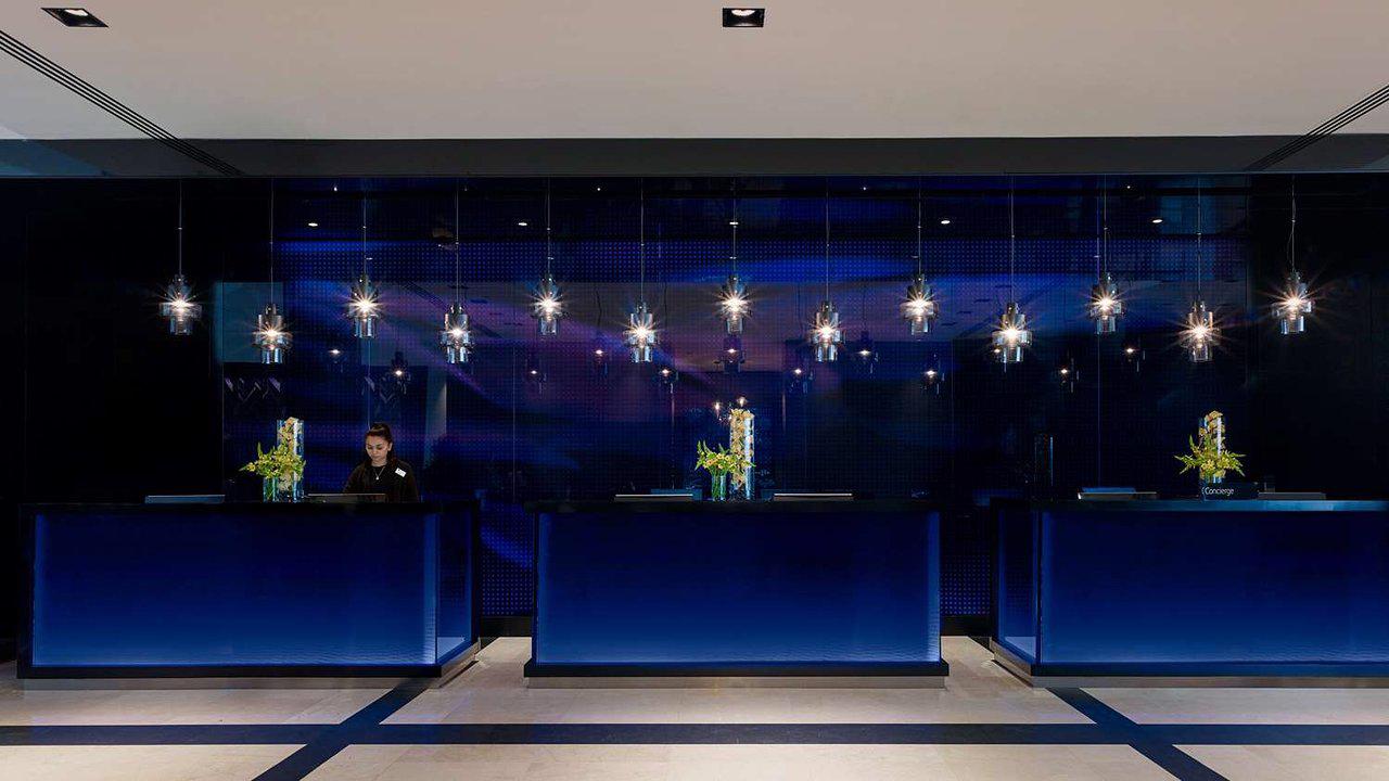 Radisson Plaza Victoria London - Afbeelding 3