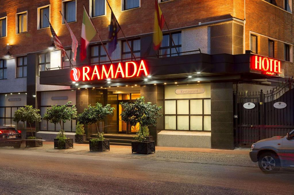 Ramada Naples - Afbeelding 4