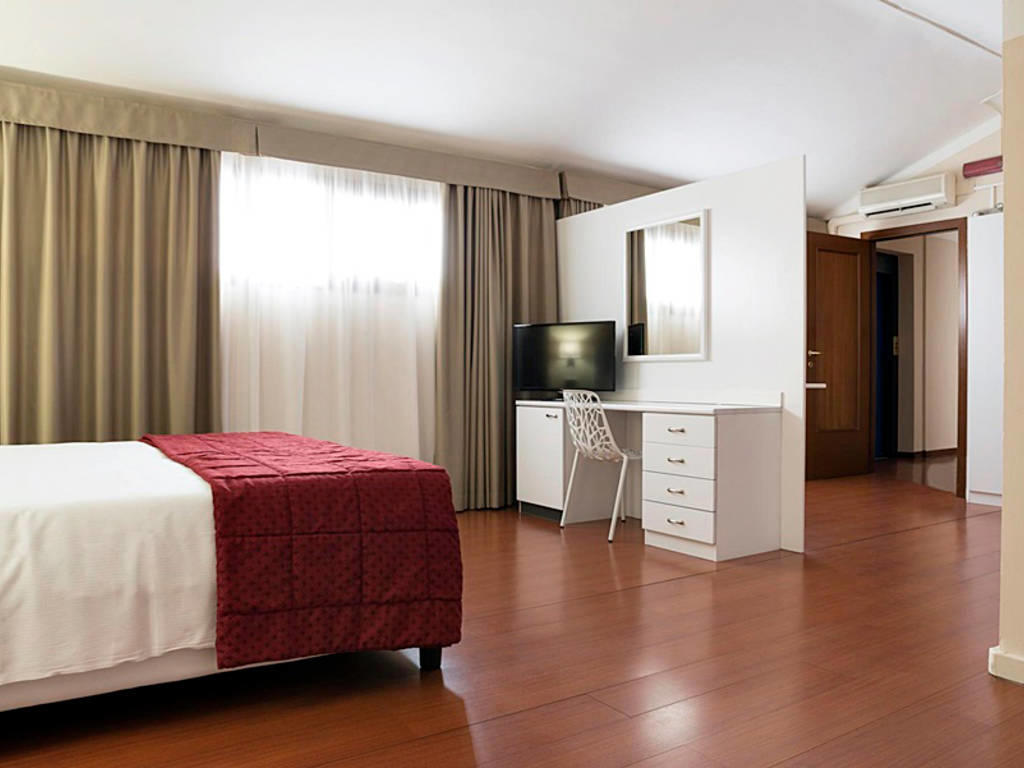 Tourist - Afbeelding 2