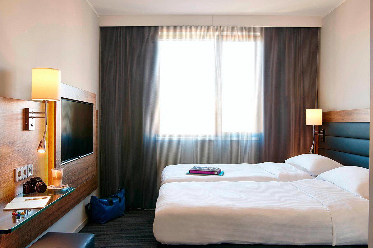 Hotel Moxy Berlin Ostbahnhof - Afbeelding 2