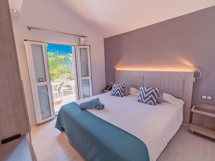 THe Los Calderones Senses - Afbeelding 2