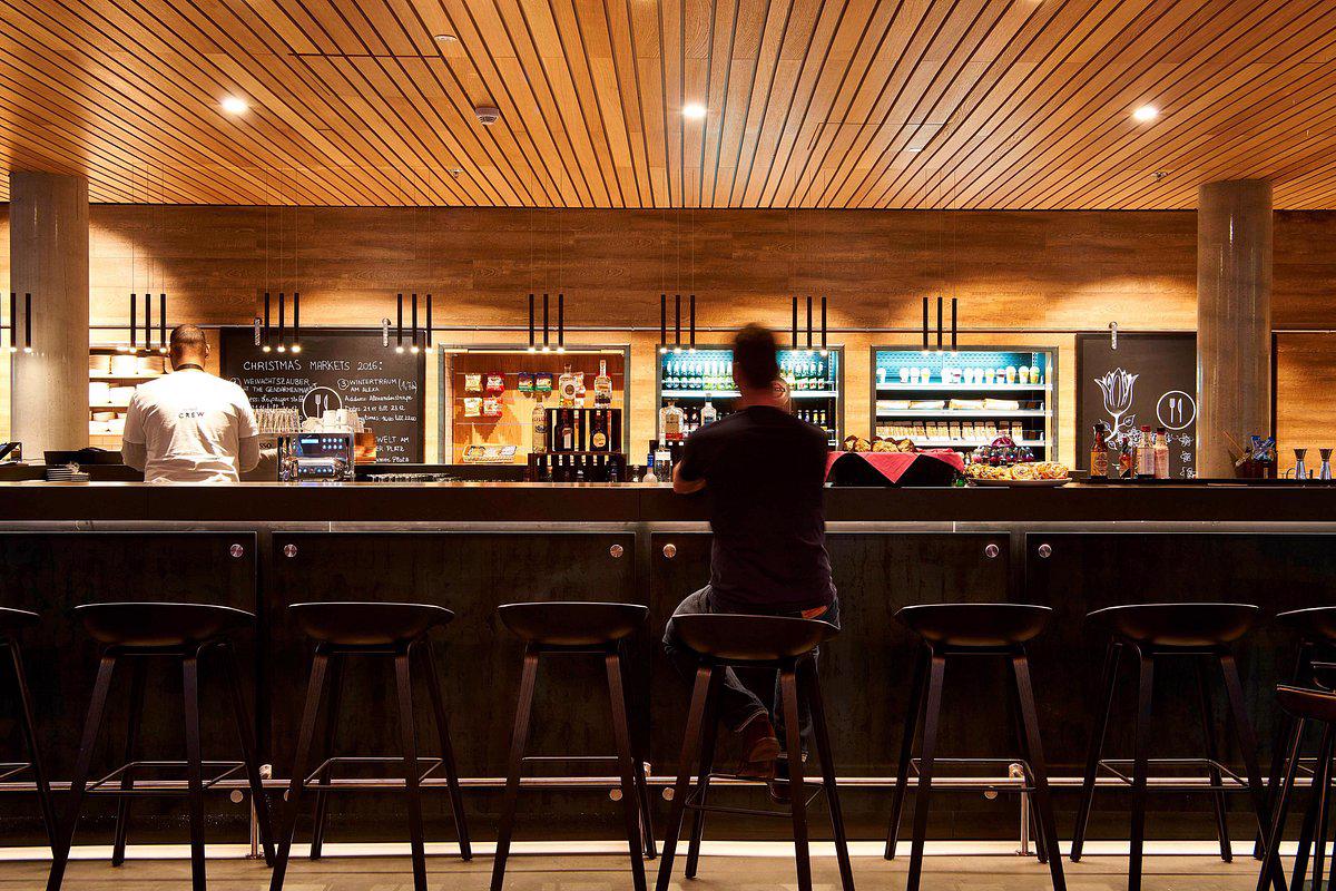 Hotel Moxy Berlin Ostbahnhof - Afbeelding 4