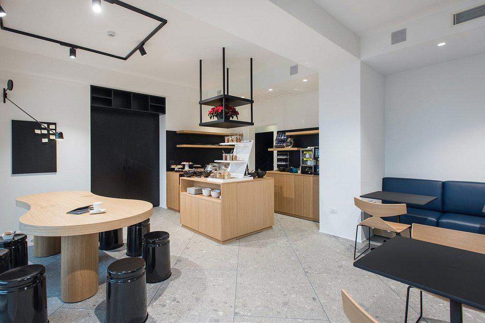 Hoody Active en Happiness Hotel - Afbeelding 2