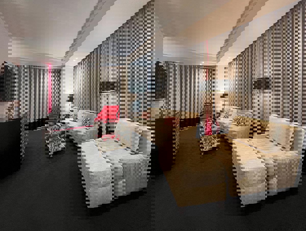 Ahern Luxury Boutique - Afbeelding 2