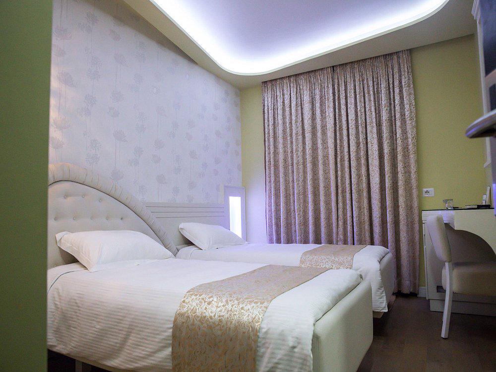 New W - Afbeelding 2