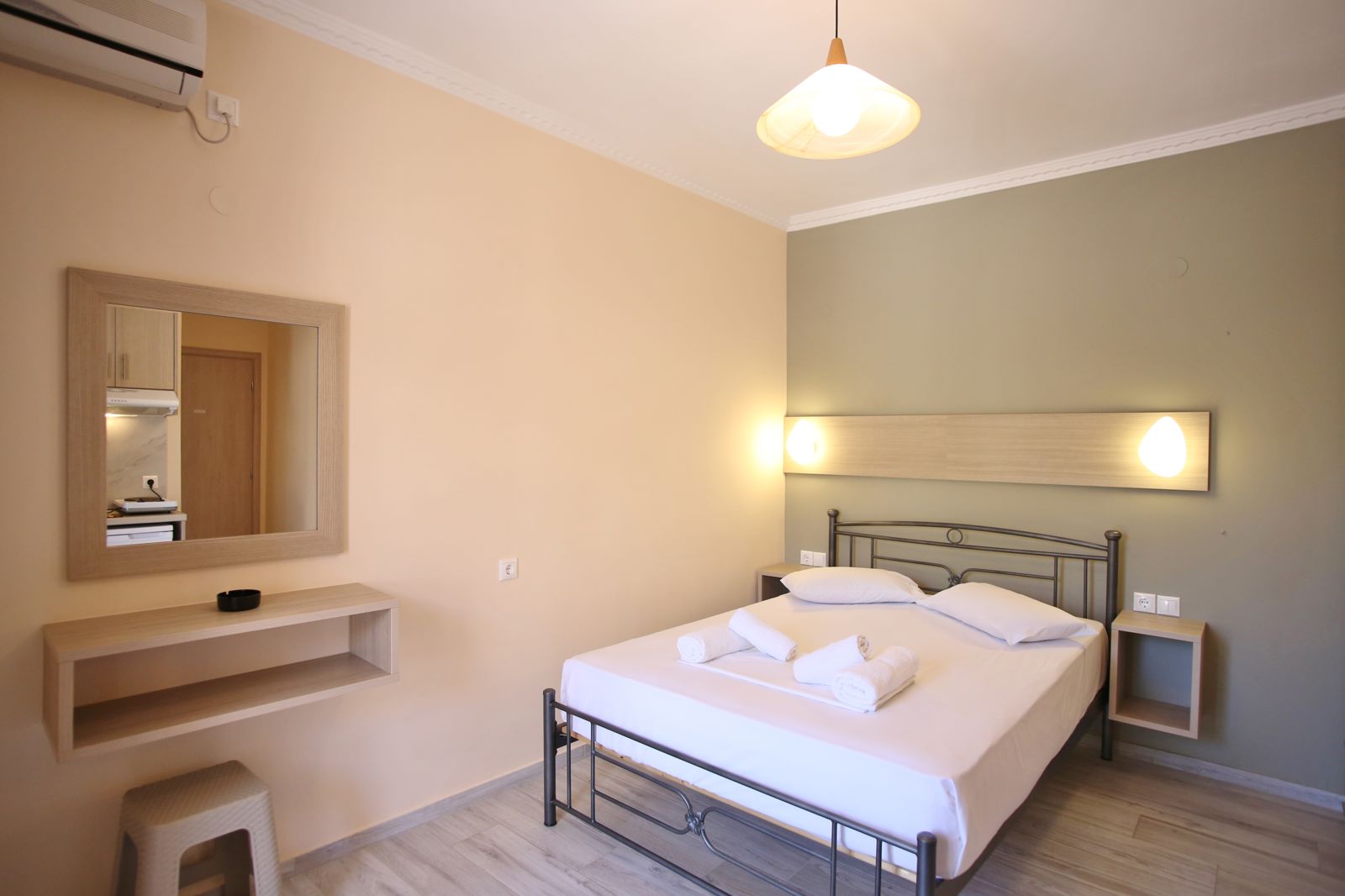 Fly & Go Phillipos Studios - Afbeelding 2