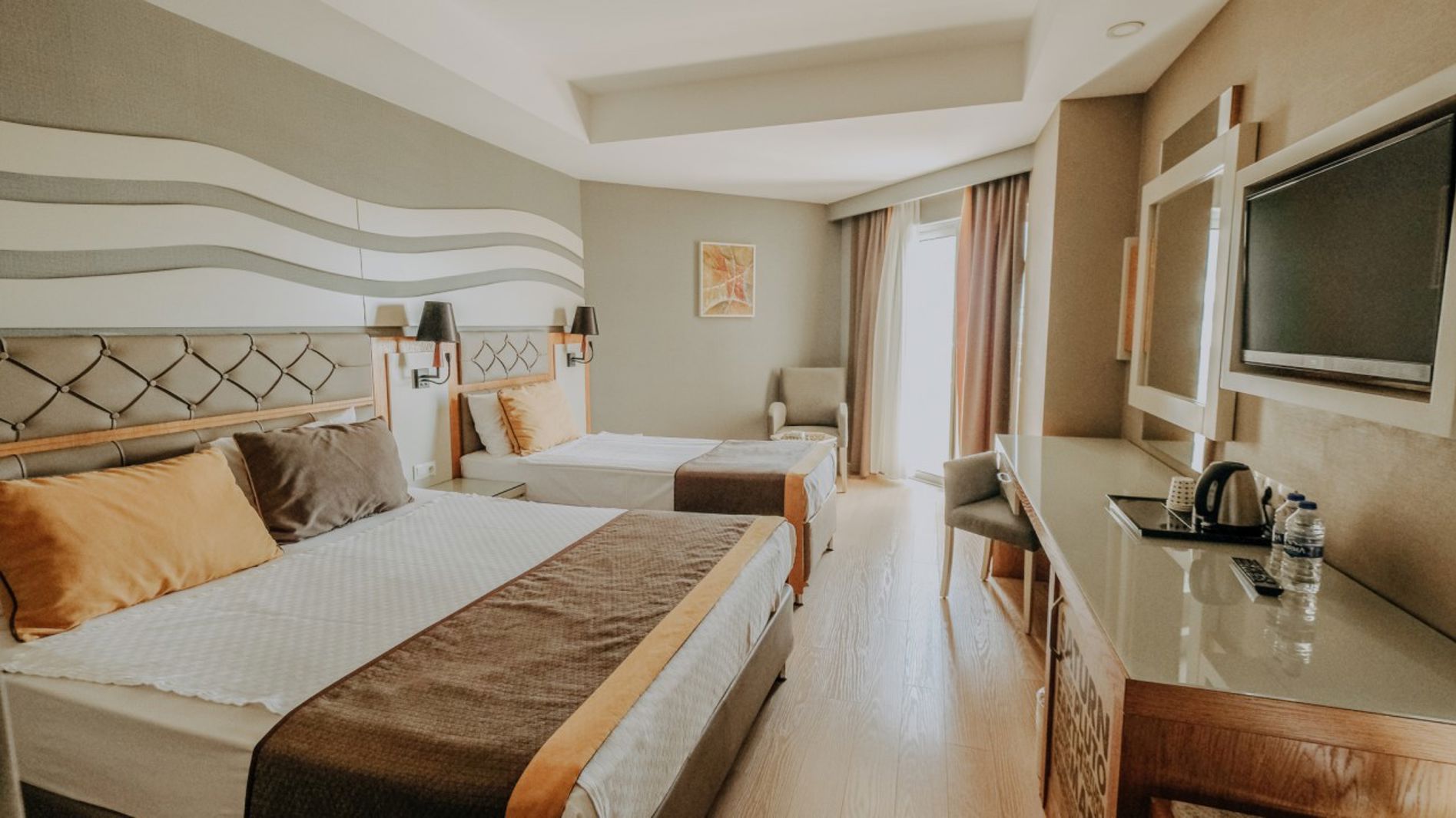 Saturn Palace - Afbeelding 2