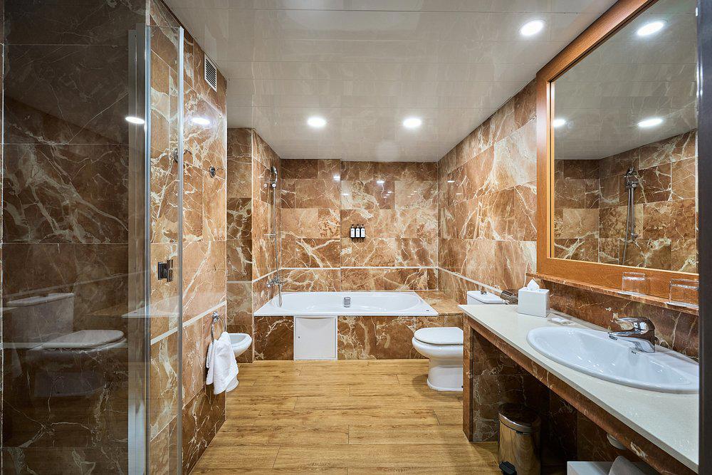 Catalonia Bristol - Afbeelding 2