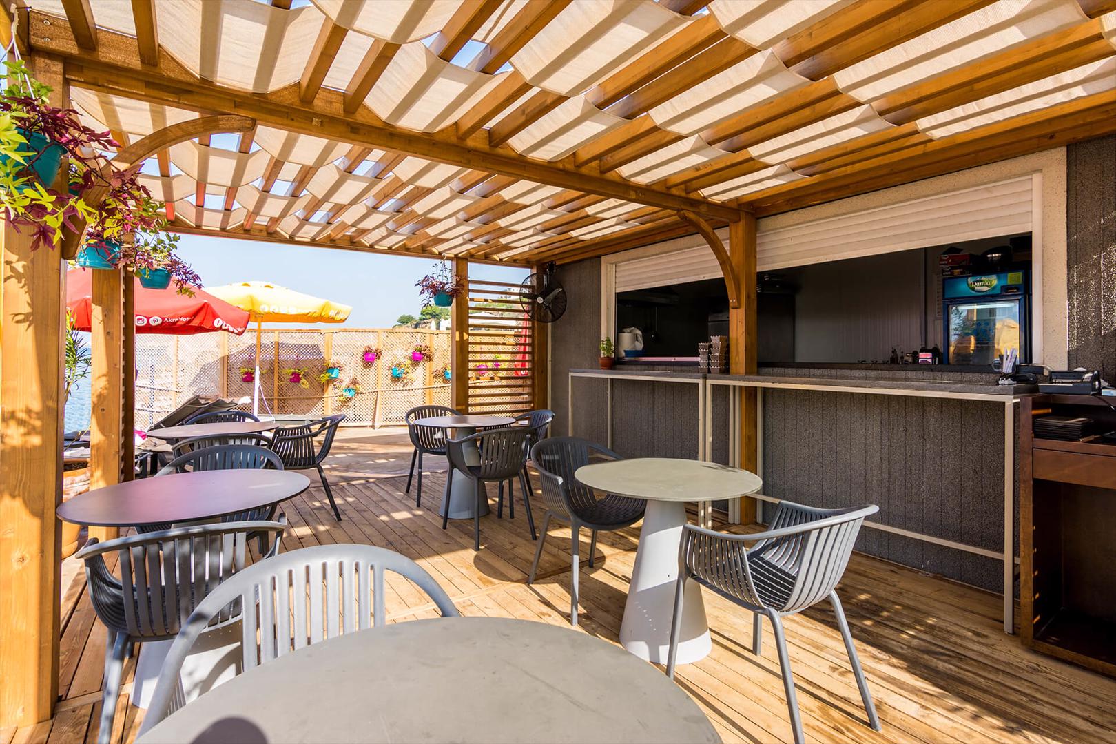 Akra V - Afbeelding 2