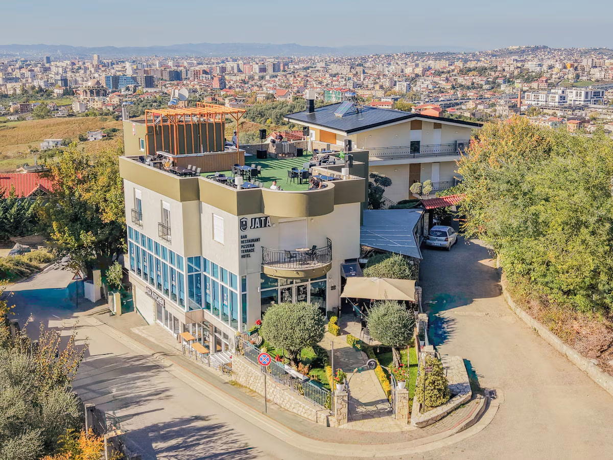 Jata Crown Hotel - Afbeelding 4