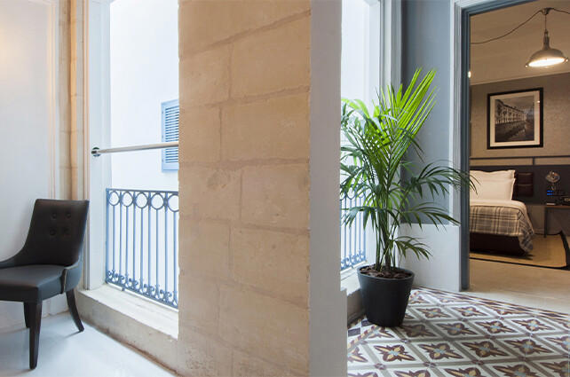 AX The Saint John Boutique - Afbeelding 2